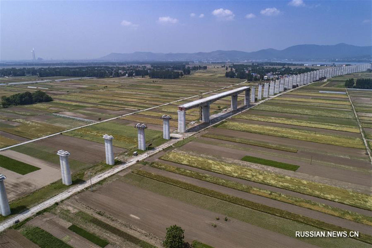 Продолжается строительство моста через реку Ханьцзян (ФОТО)