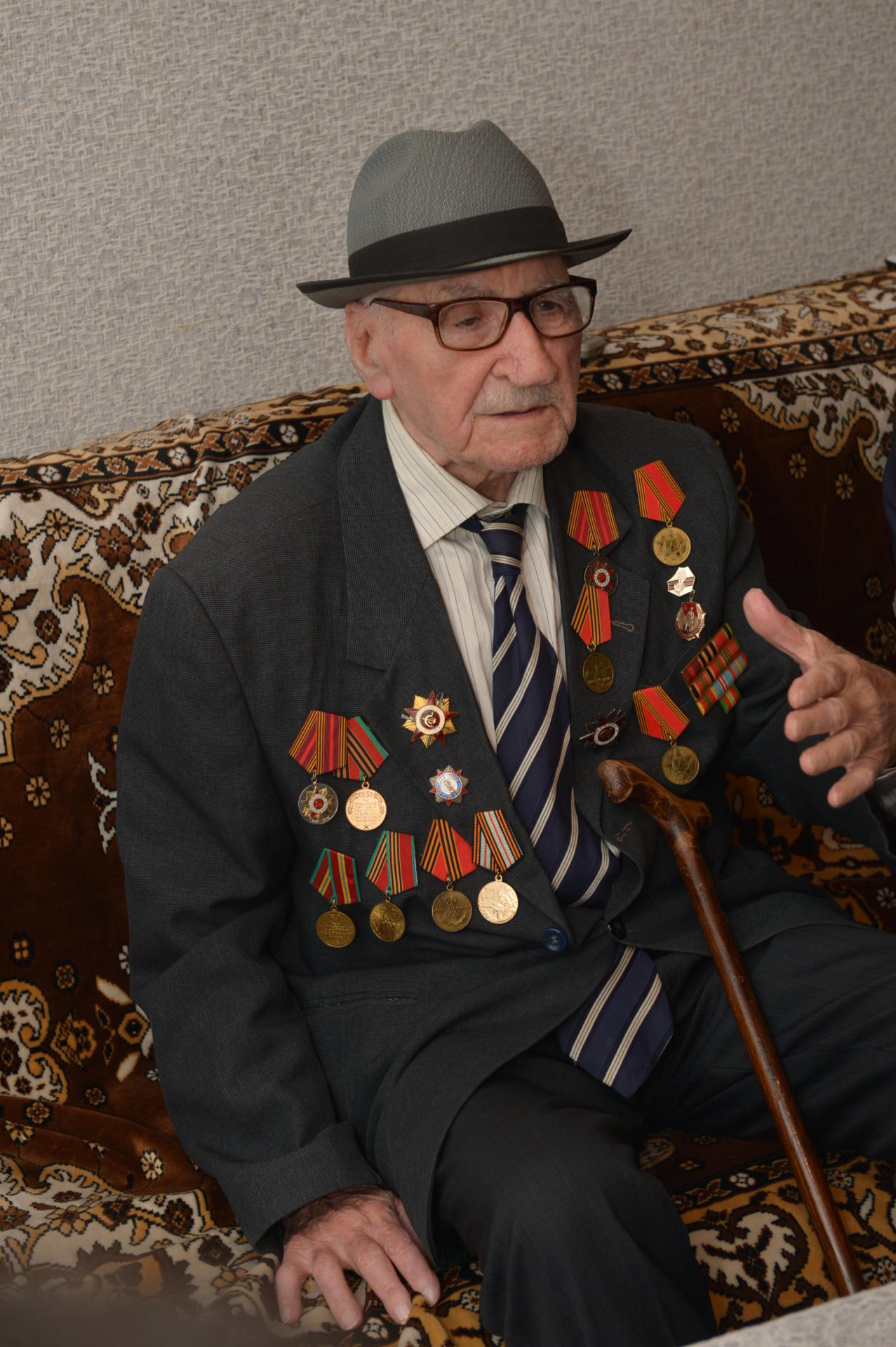 Rövşən Rzayev 100 yaşlı Böyük Vətən Müharibəsi veteranına baş çəkib (FOTO)