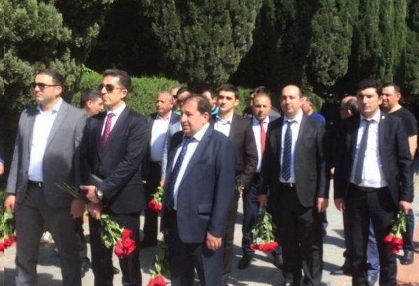 Руководство NIKOIL | Bank почтило память общенационального лидера Гейдара Алиева (ФОТО)