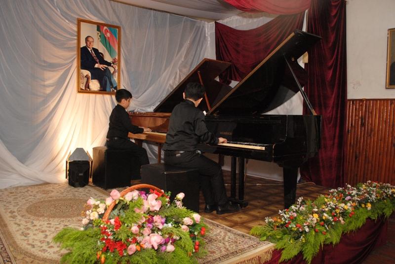 Ulu öndər Heydər Əliyevin 95 illik  yubileyinə həsr olunmuş konsert keçirilib (FOTO)