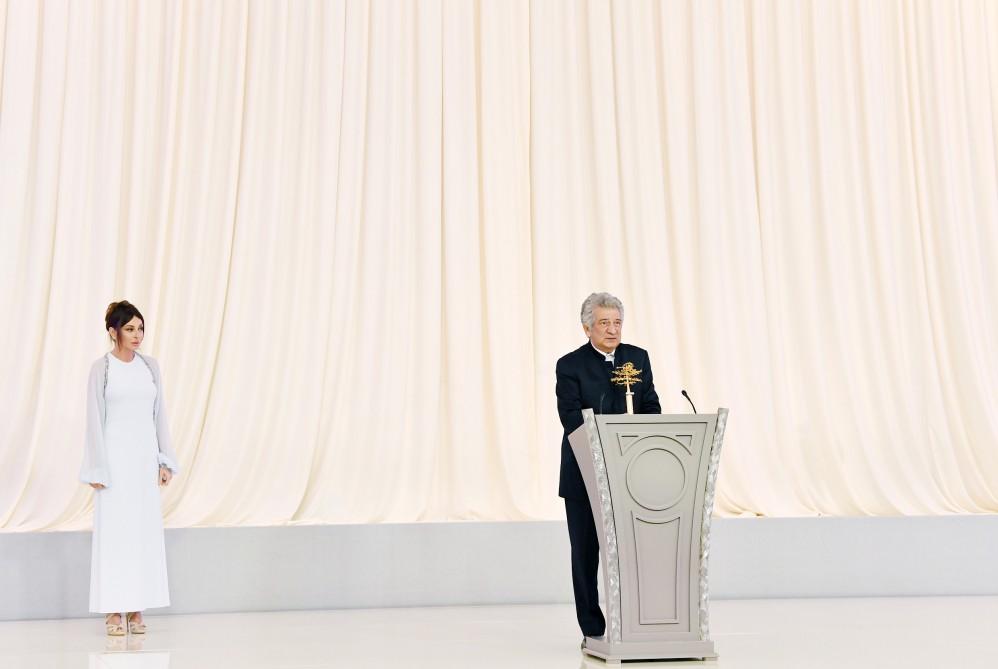 President Aliyev, first lady Mehriban Aliyeva attend ceremony to mark 95th birth anniversary of Heydar Aliyev (PHOTO)