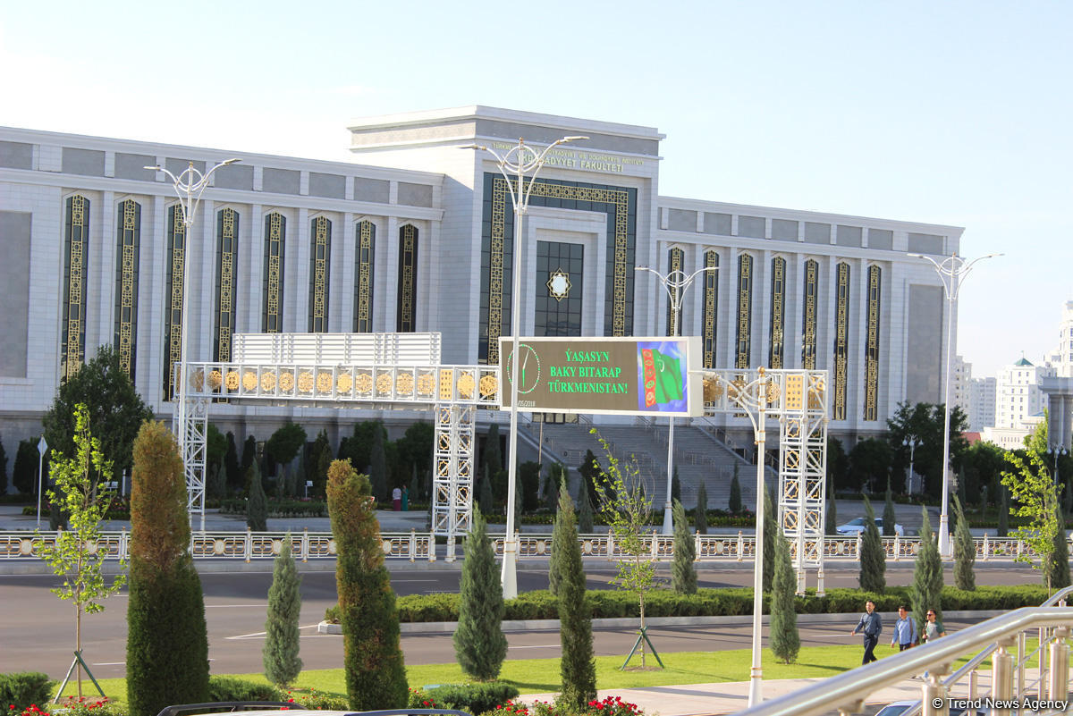 Ряд иностранных граждан награжден орденом и юбилейными медалями Туркменистана