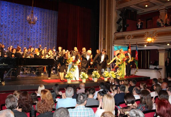 Выступление азербайджанских музыкантов в Белграде встречено бурными аплодисментами (ФОТО)