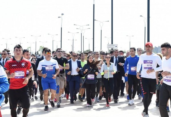 Вице-президент Фонда Гейдара Алиева Лейла Алиева и Арзу Алиева приняли участие в «Бакинском марафоне-2018» (ФОТО)