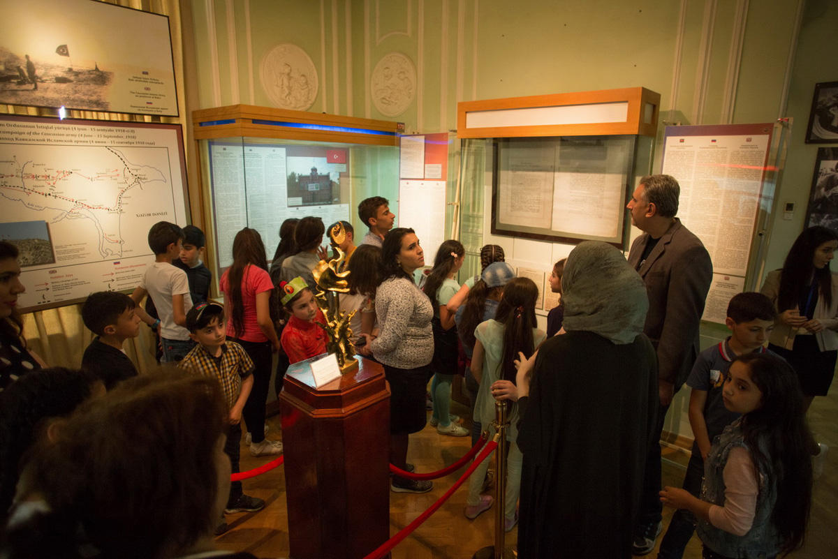 Bank Respublika организовал экскурсию в музей истории для учеников школы-интерната (ФОТО)
