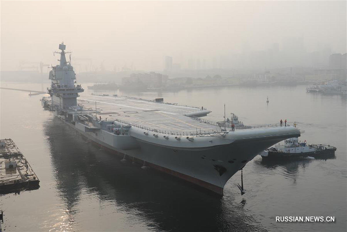 Второй китайский авианосец впервые вышел в море для проведения испытаний (ФОТО)