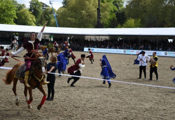 Show of Karabakh horses delighted Queen Elizabeth II (PHOTO)