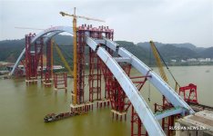 В Лючжоу установлена средняя часть арки моста "Гуаньтан" весом 5885 тонн (ФОТО)