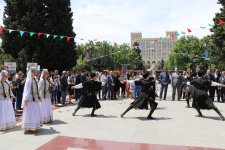 Bakıda kitab sərgi-yarmarkası keçirilib (FOTO)