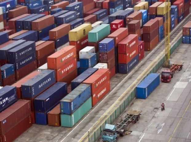 4,000 containers of goods left at Iranian customs