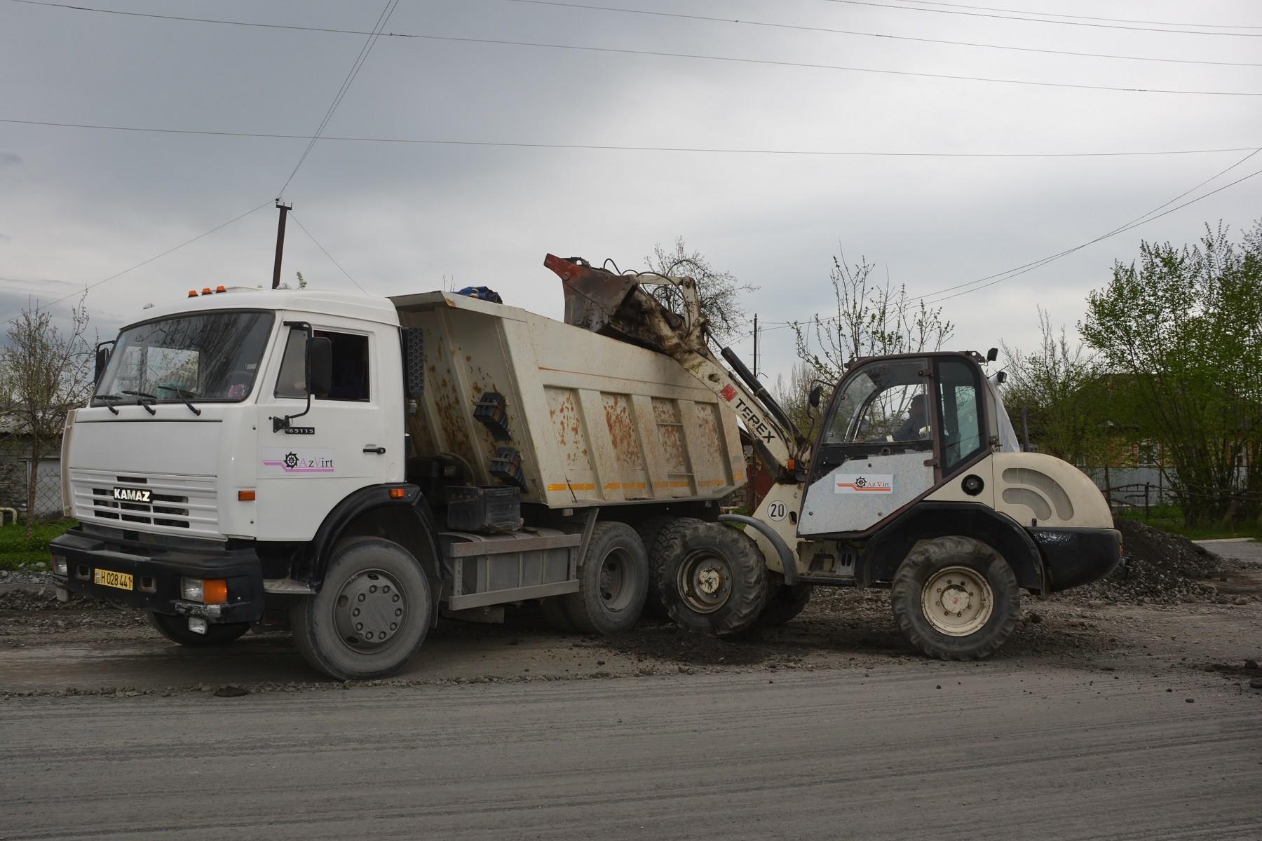 Zaqatalada avtomobil yolu yenidən qurulur (FOTO/VİDEO)
