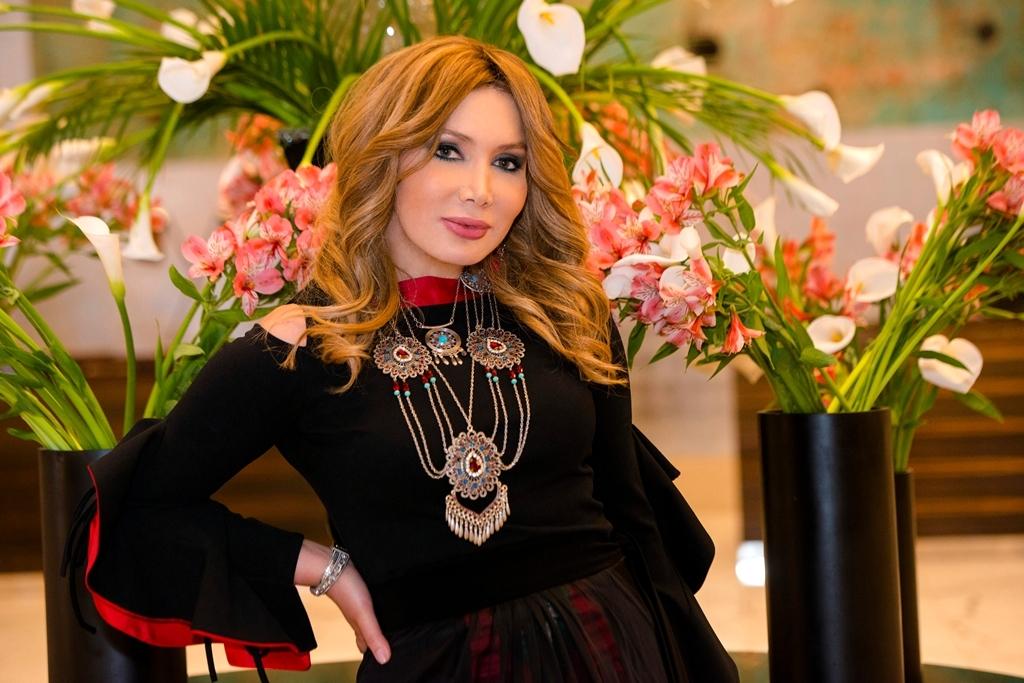 Azerbaijan Fashion Week 2018: Фахрия Халафова представила символ вечный красоты – гранат (ФОТО)