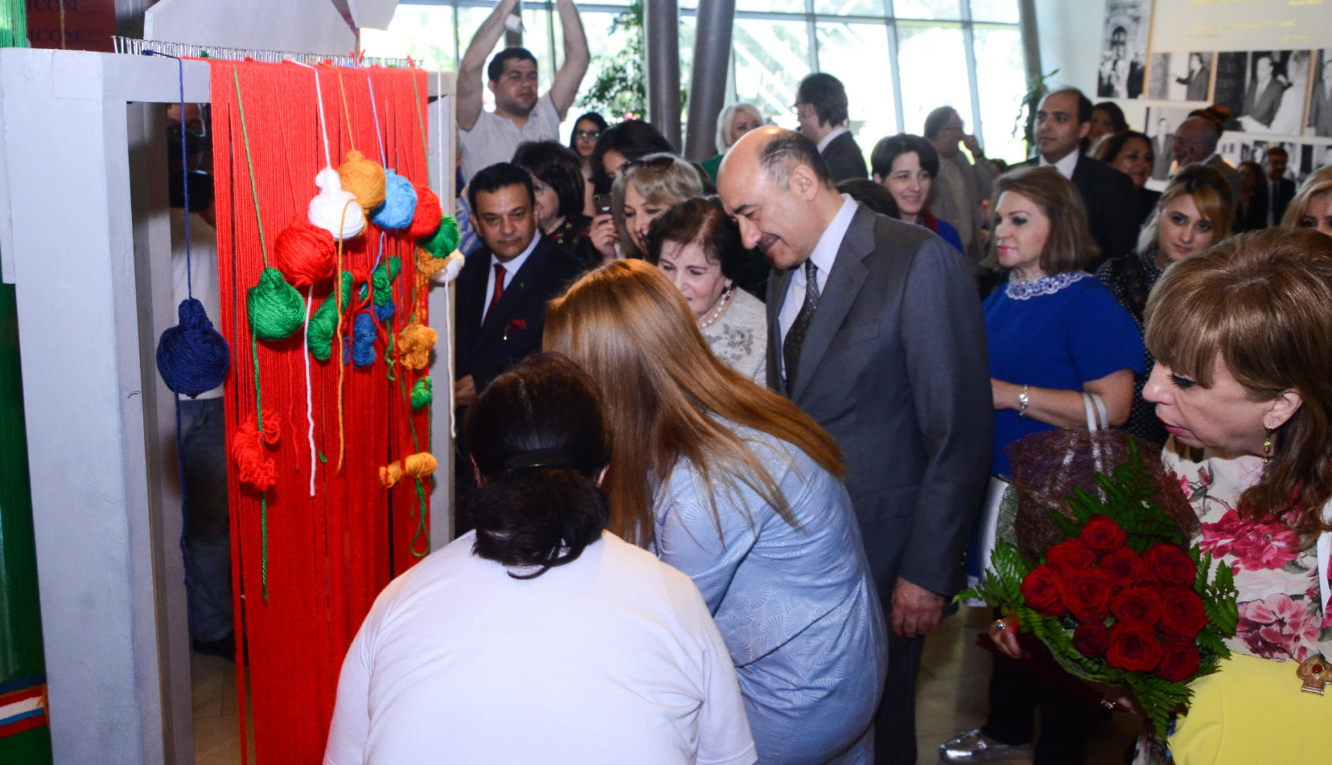 Как своими руками соткать ковер – показали в Баку (ФОТО)