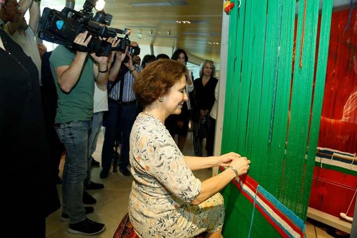 Как своими руками соткать ковер – показали в Баку (ФОТО)