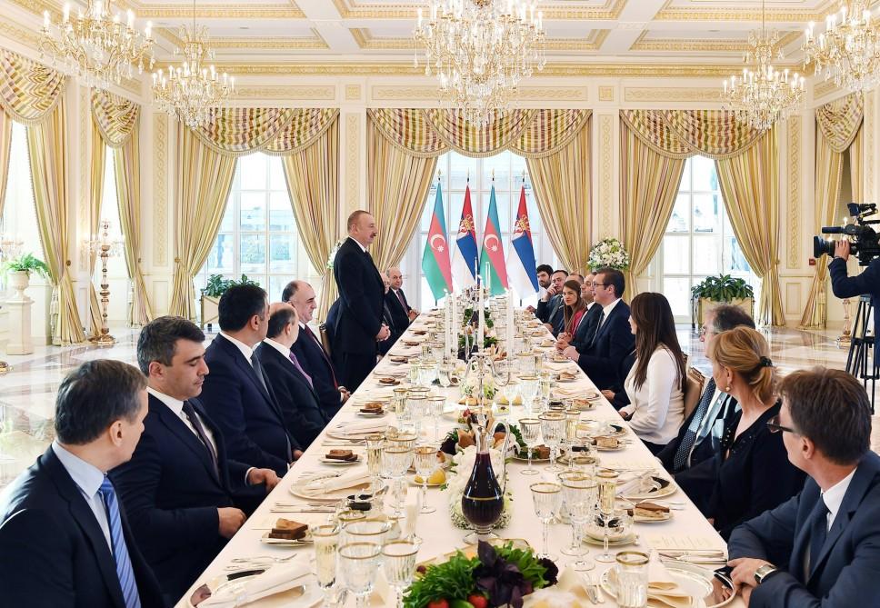 От имени Президента Ильхама Алиева в честь Президента Сербии дан официальный прием