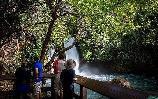 Israelis flock to national parks, beaches for Shavuot