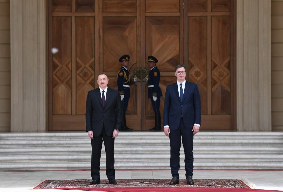 Prezident İlham Əliyev Serbiya Prezidenti Aleksandr Vuçiçi qarşılayıb (FOTO)