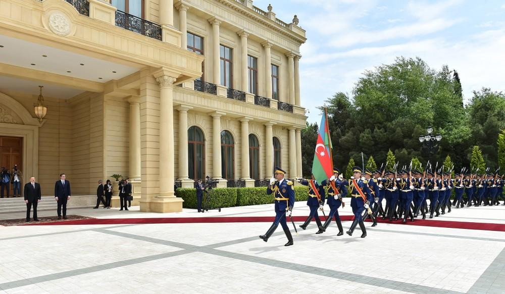 В Баку состоялась церемония официальной встречи Президента Сербии (ФОТО)