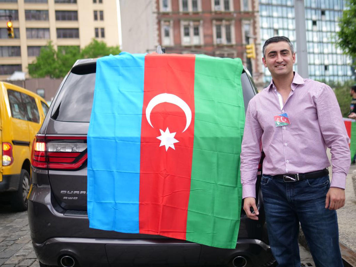 Nyu-Yorkda "Baku" və "Agdam" nömrə nişanlı avtomobillər yürüş keçirib (FOTO)
