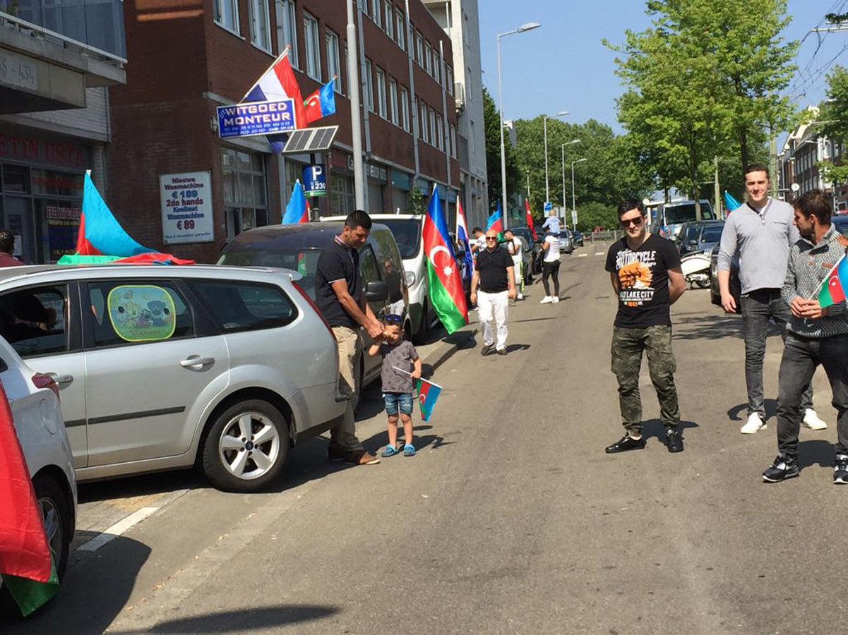 В Германии и Голландии развеваются флаги Азербайджана - автопробег и шествие (ФОТО)