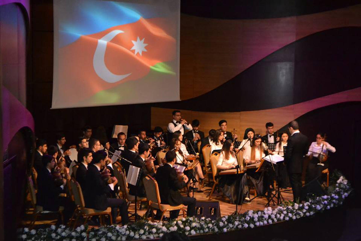 Азербайджанская молодежь провела праздничный вечер в честь 100-летия АДР (ФОТО)
