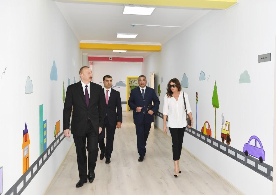 Президент Ильхам Алиев и Первая леди Мехрибан Алиева приняли участие в открытии жилого комплекса «Гобу Парк» для вынужденных переселенцев (ФОТО)