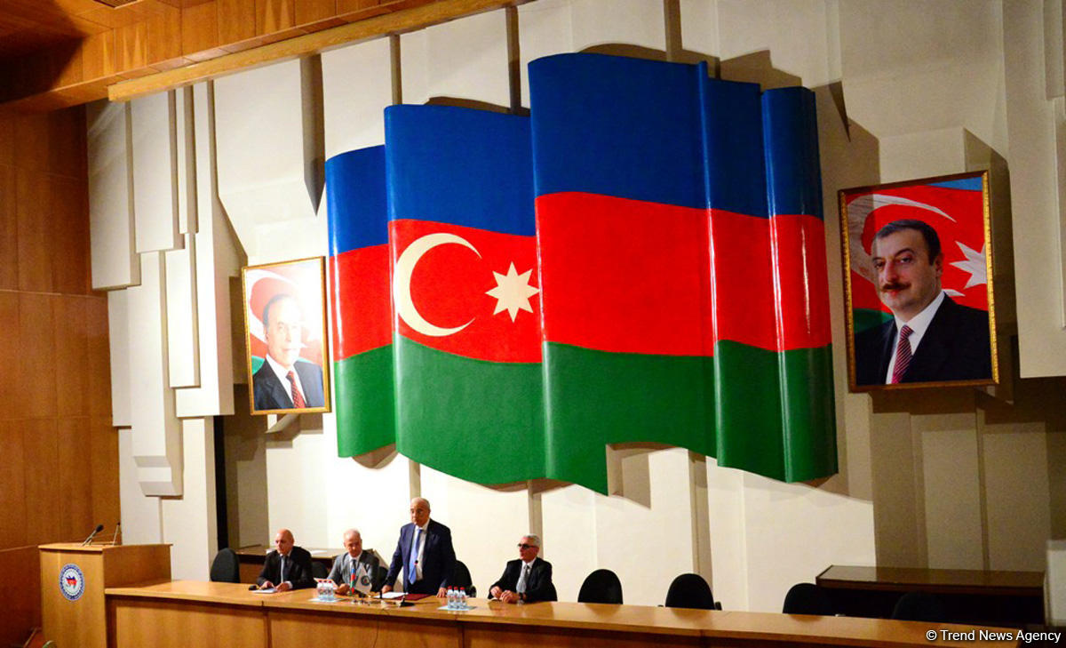 AHİK-də Azərbaycan Xalq Cumhuriyyətinin qurulmasının 100 illiyi qeyd edilib (FOTO)