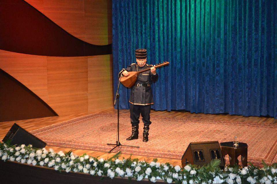 В Баку представили дастан "Лейли и Меджнун" (ФОТО)