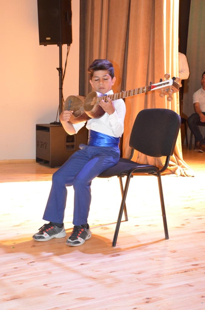 Uşaq musiqi məktəbinin birinciləri konsert keçirib (FOTO)