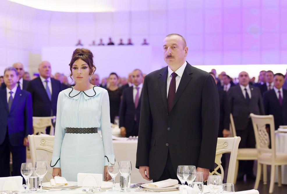 Президент Ильхам Алиев и Первая леди Мехрибан Алиева приняли участие в официальном приеме по случаю 100-летия АДР (ФОТО)