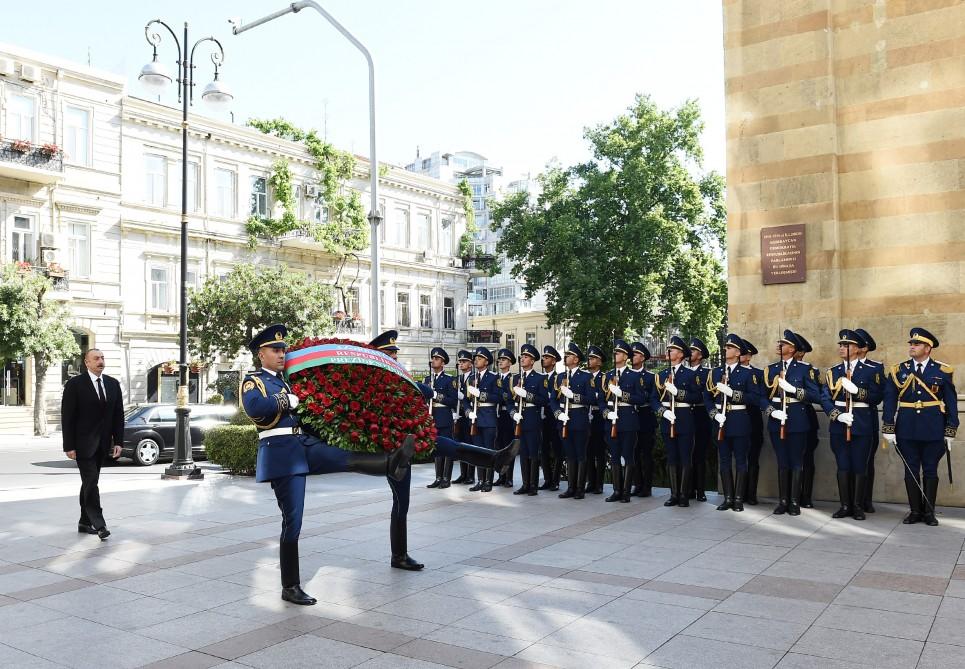Президент Ильхам Алиев посетил памятник, воздвигнутый в честь Азербайджанской Демократической Республики (ФОТО)