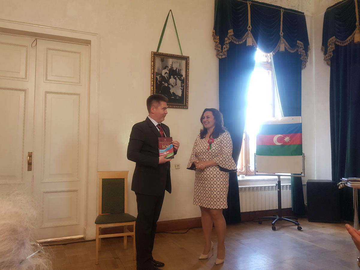 Петербург представил книгу о 100-летии Азербайджанской Демократической Республики (ФОТО)