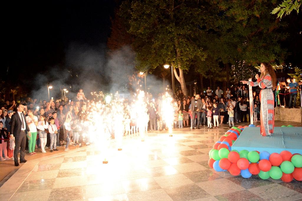 Площадь фонтанов в Баку - часть великого праздника в Азербайджане (ФОТО)