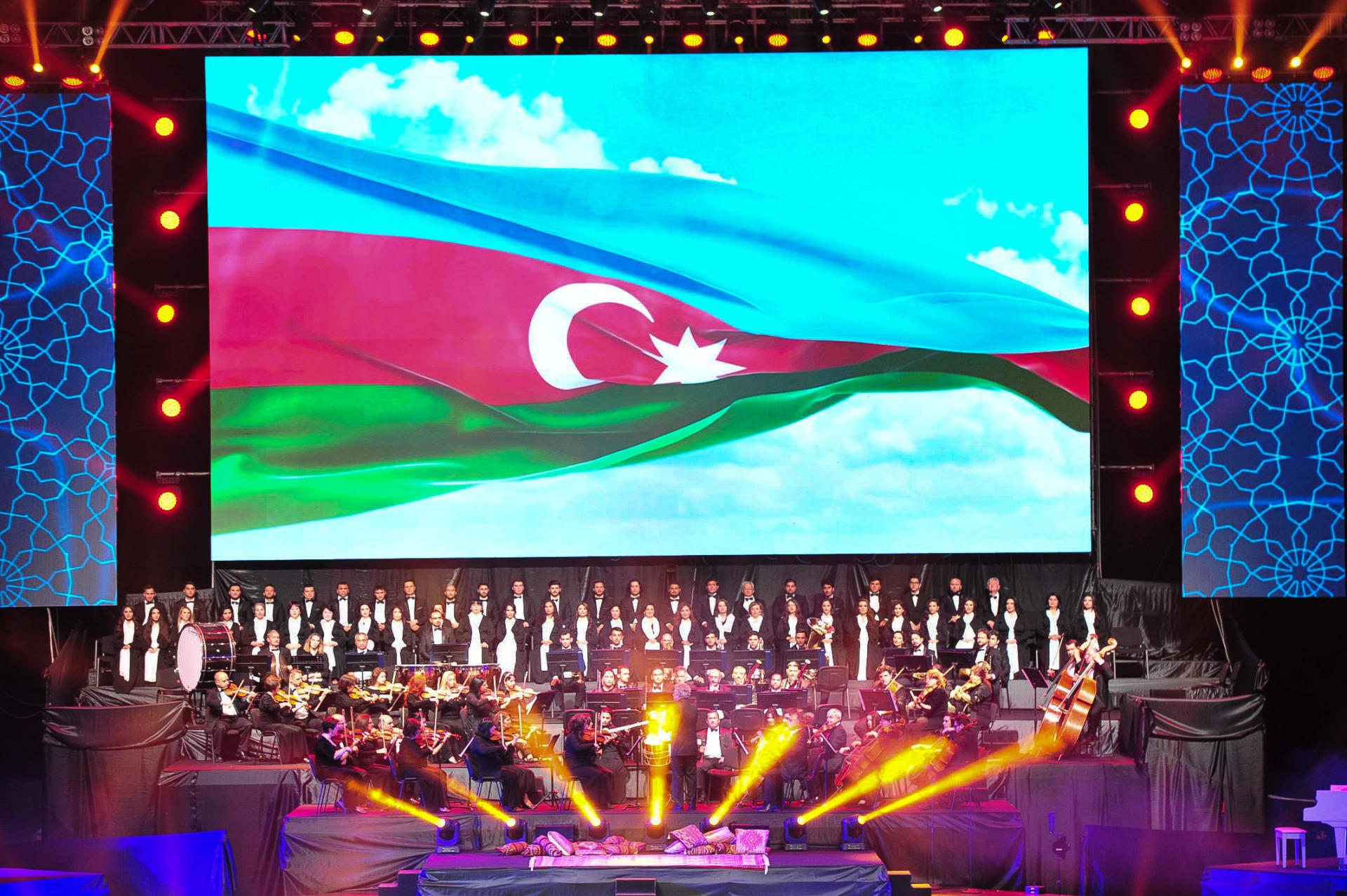 Azərbaycan Xalq Cümhuriyyətinin 100 illiyinə həsr olunan konsertdən fotosessiya