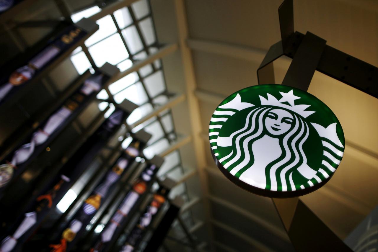 Starbucks приостановит работу в России