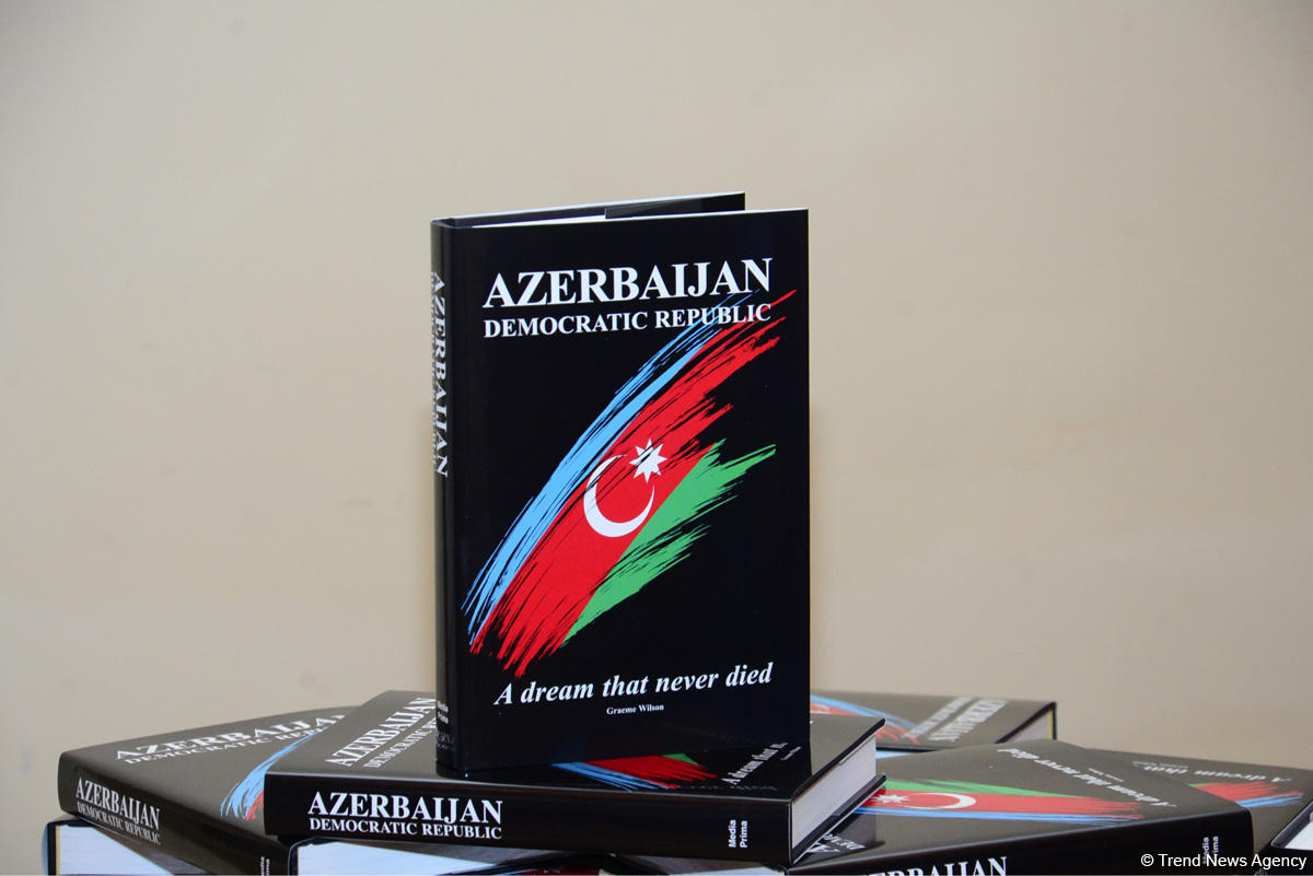 В Баку презентована книга "Azerbaijan Democratic Republic"