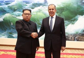 Lavrov ilk dəfə Kim Çen Inla görüşdü