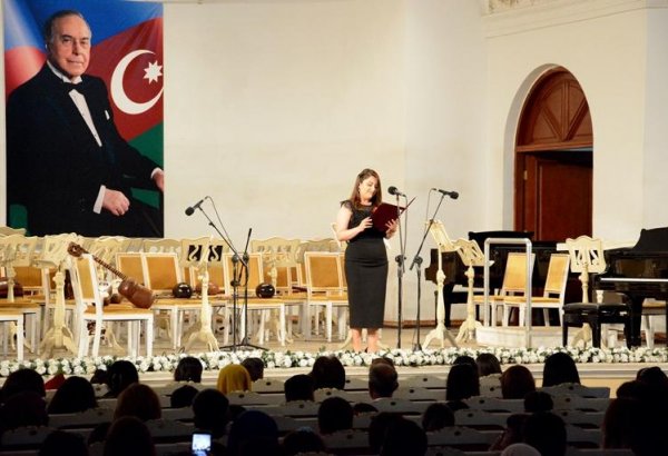 Filarmoniyada Cümhuriyyətin 100 illiyinə həsr olunmuş konsert keçirilib (FOTO)