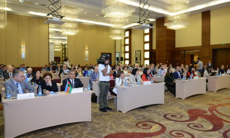 Bakıda Avropa Tibb Assosiasiyaları Forumunun 33-cü illik konfransı öz işinə başlayıb (FOTO)
