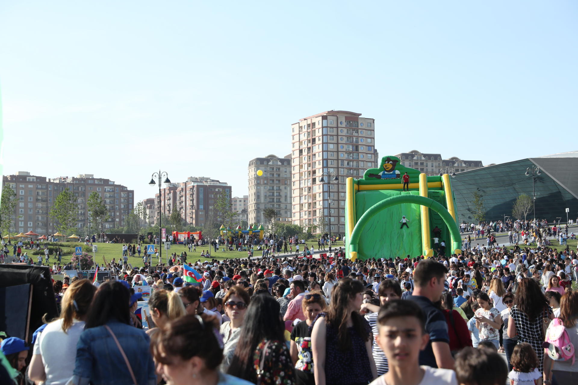 Вице-президент Фонда Гейдара Алиева Лейла Алиева посетила грандиозный "Детский фестиваль" в Парке Центра Гейдара Алиева (ФОТО)