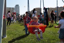 Leyla Əliyeva Heydər Əliyev Mərkəzinin parkında Uşaq festivalında iştirak edib (FOTO)