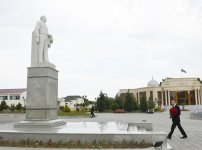 President Aliyev visits statue of national leader Heydar Aliyev in Goranboy (PHOTO)