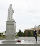 President Aliyev visits statue of national leader Heydar Aliyev in Goranboy (PHOTO) - Gallery Thumbnail