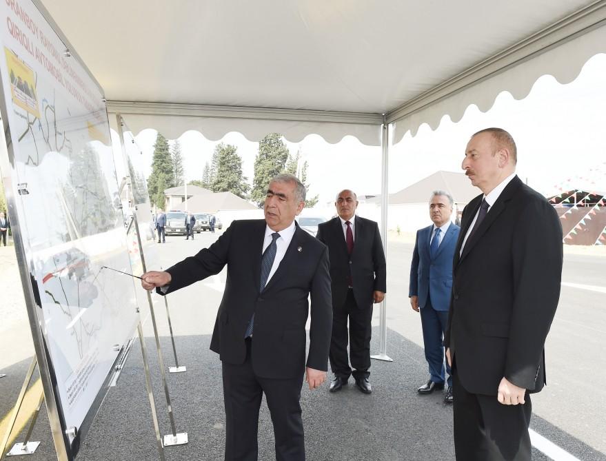 Президент Ильхам Алиев принял участие в открытии автодороги Делимамедли-Муздурлар-Гырыглы в Геранбойском районе (ФОТО)