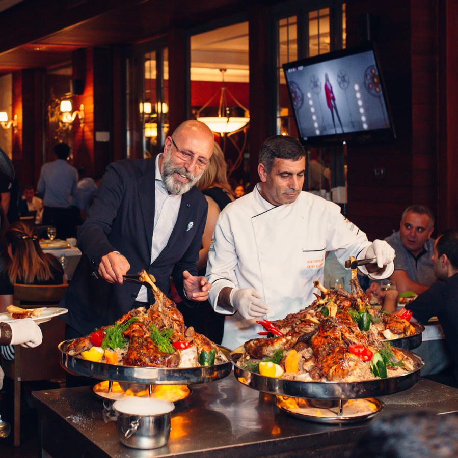 Бывший повар Эрдогана  дал ифтар азербайджанским звездам (ФОТО)