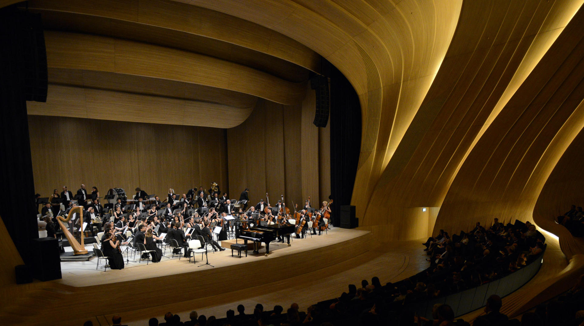 Филармонический оркестр Текфен выступил в Центре Гейдара Алиева с концертной программой «100 лет» (ФОТО)