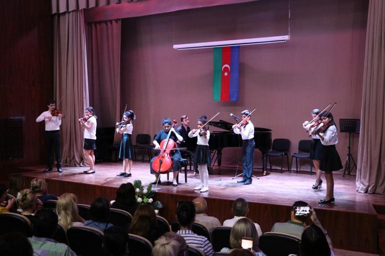 Bakı şəhər musiqi məktəblərinin konserti olub (FOTO)