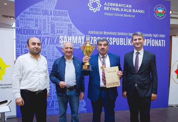 Azərbaycan Beynəlxalq Bankının təqaüdçüləri arasında şahmat çempionatı başa çatdı (FOTO)