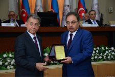 Ученые Академии наук Азербайджана награждены именными премиями (ФОТО)