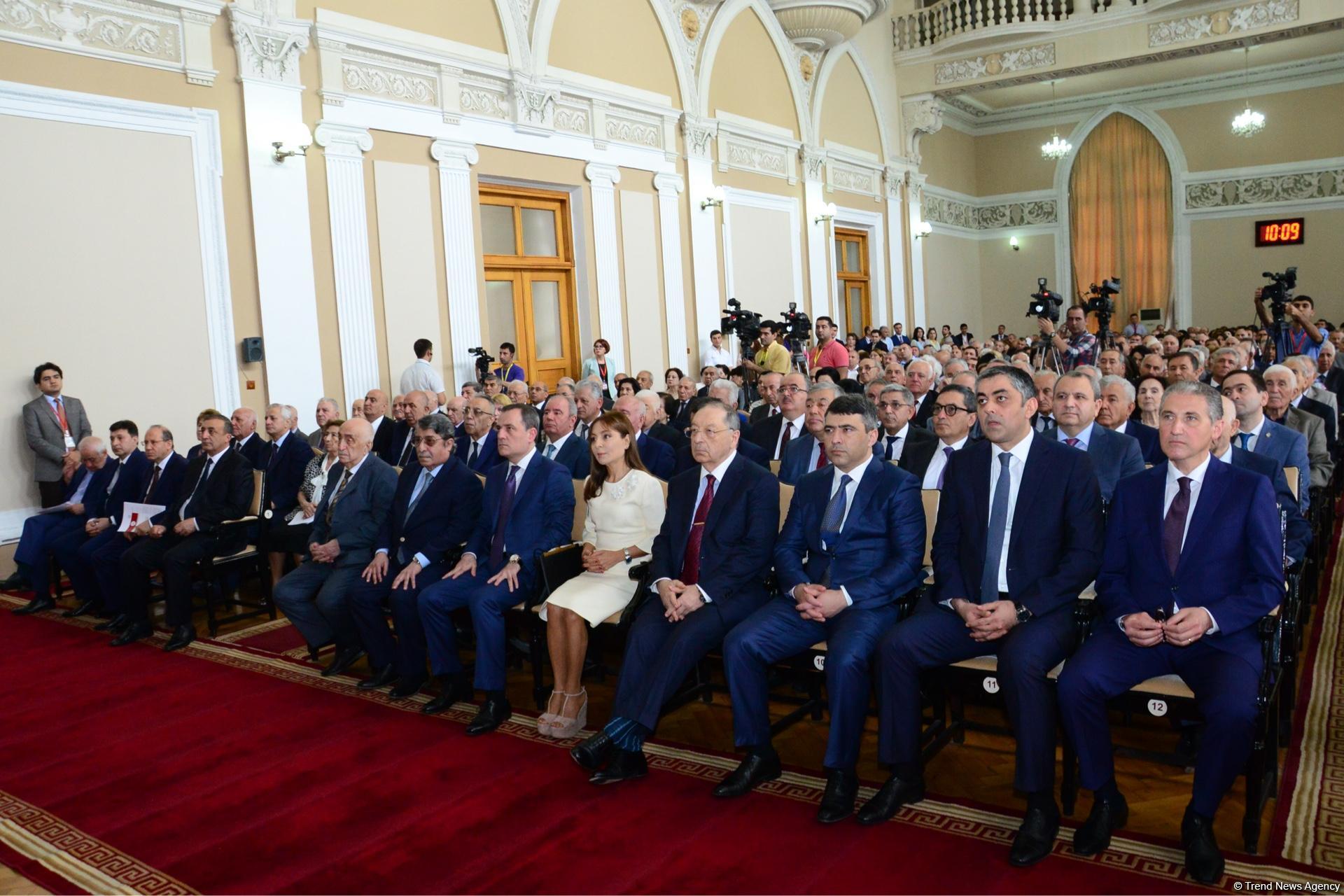 Bu gün AMEA-nın yeni prezidenti və vitse-prezidentləri seçilir (FOTO)